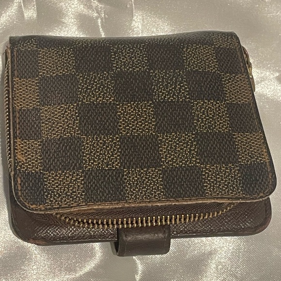 Louis Vuitton Damier Ebene Compact Wallet - Picture 4 of 13